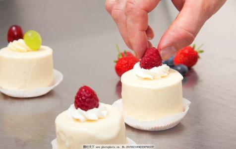 草莓蛋糕制作方法 草莓蛋糕的具体制作方法