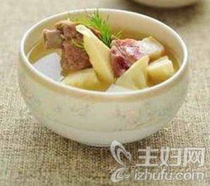 清炖土豆炖排骨的做法 土豆排骨汤的家常做法