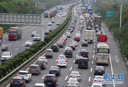 高速路行驶注意事项 国庆高速路行驶 如何巧避高峰