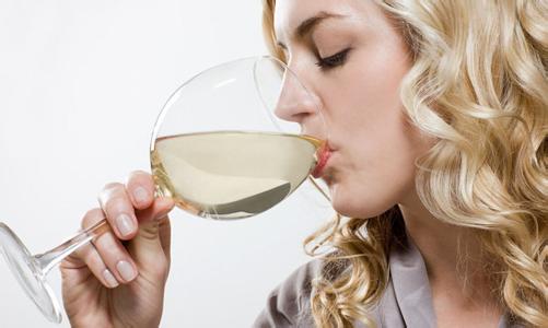 女生喝白酒的危害 女人经常喝白酒的危害