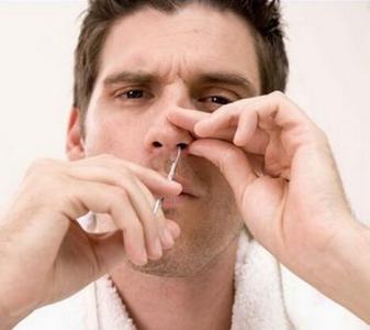 鼻毛修剪器 如何修剪鼻毛_鼻毛长是什么原因导致的