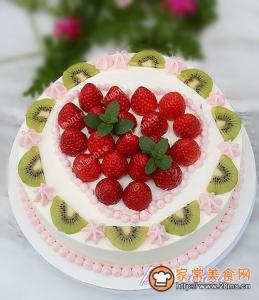 生日蛋糕家常做法 8寸草莓生日蛋糕的家常做法