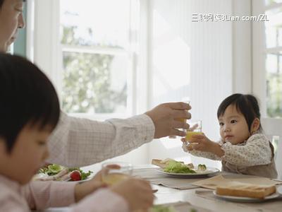 吃饭的顺序 妈咪常闯喂养的误区： 5成孩子吃饭顺序错了