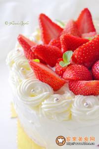 自制草莓蛋糕 自制家庭版草莓蛋糕的方法
