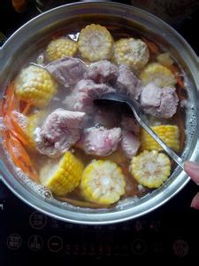 玉米排骨汤的做法 好吃的玉米排骨汤如何做_玉米排骨汤的做法教程