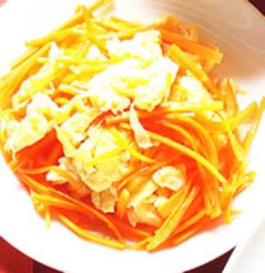 红萝卜炒鸡蛋的做法 红萝卜炒蛋要怎么做_红萝卜炒蛋的好吃做法