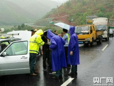 安全小提示 雨季驾车小提示