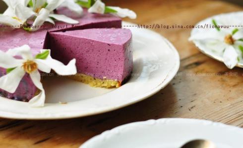 蓝莓酸奶芝士蛋糕 蓝莓酸奶蛋糕怎么做好吃_蓝莓酸奶蛋糕的好吃做法