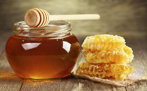 春季蜂蜜养生 春季养生吃什么好？春天喝蜂蜜效果最顶级