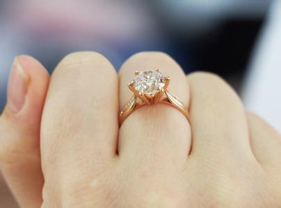 求婚戒指一般多少克拉 求婚戒指买几克拉的合适