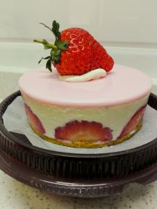 8寸草莓酸奶慕斯蛋糕 草莓酸奶慕斯蛋糕的做法