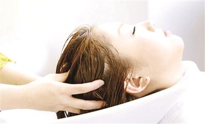 月经期痛经怎么办 经期洗头容易导致痛经