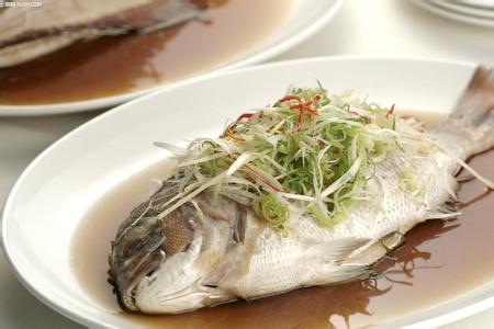 如何清蒸鱼好吃又简单 清蒸鱼怎么做好吃