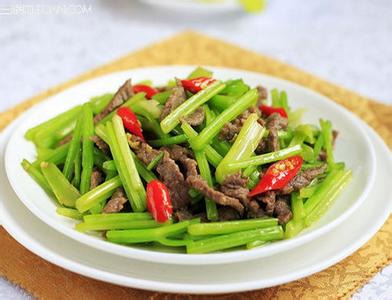 简单的家常菜：芹菜炒牛肉