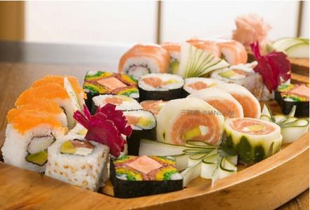 怎样才能有气质 吃寿司要如何才能吃得正统?_有气质吃寿司的方式