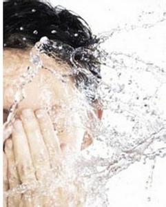 肌肤如何补水保湿 保湿补水力塑今秋水润肌肤