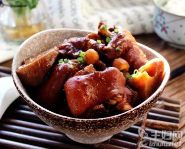 红枣莲藕炖猪蹄的做法 红烧猪蹄莲藕的做法
