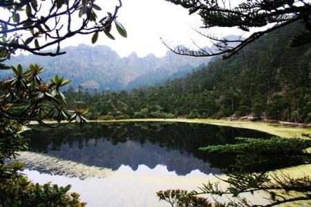 西昌螺髻山 西昌螺髻山彩池冰川