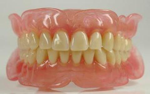 用什么清洁烤瓷牙 如何保护假牙