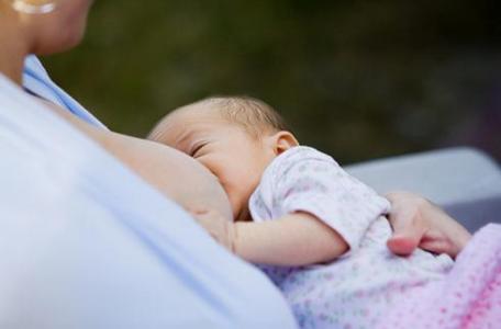 新生儿哺乳教学视频 新生儿刚出生是否立即哺乳