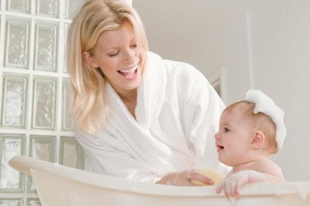 如何提高智商 如何在洗澡时提高宝宝的智商