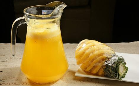 菠萝和蜂蜜能一起吃吗 菠萝汁可以和蜂蜜一起吃吗
