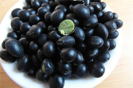 黑豆促卵泡的副作用 吃黑豆可以促卵泡吗？黑豆的3种好孕吃法