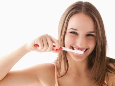 早上刷牙出血怎么办 早上应该怎么刷牙好