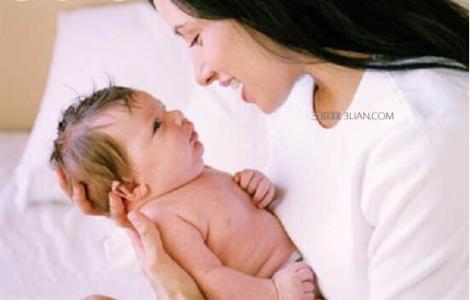 新生婴儿抱被包法图解 新生宝宝怎么抱_抱婴儿的正确方式