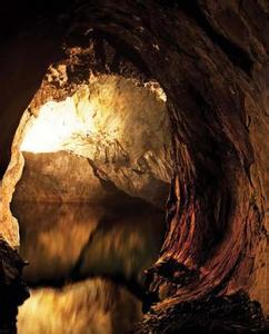 彩虹岛蛤蟆洞穴探秘 探秘最深地下洞穴酒店