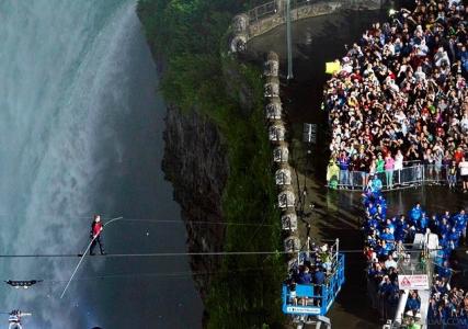 尼亚加拉大瀑布 第一个走钢丝跨越尼亚加拉大瀑布的人