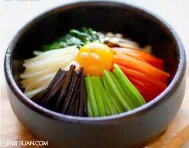 韩式石锅拌饭 夏季韩式营养餐石锅拌饭的做法