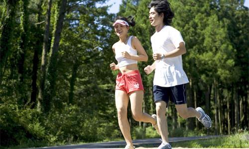 跑步后小腿肌肉酸痛 跑步后应怎样避免酸痛