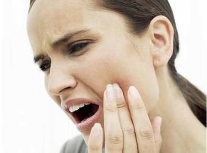 口腔溃疡反复发作 秋季口腔溃疡反复发作？ 减缓疼痛有绝招