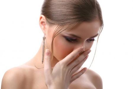 口腔有异味是什么原因 怎样通过口腔异味辨疾病