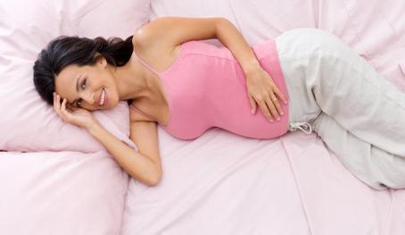 孕晚期睡姿 孕期保健包括内裤选择和睡姿
