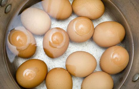 电热水壶煮鸡蛋危险 这样的鸡蛋吃了有危险