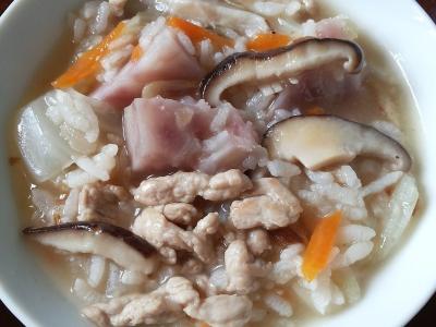 大米芋头粥的家常做法 古早味芋头咸粥的家常做法
