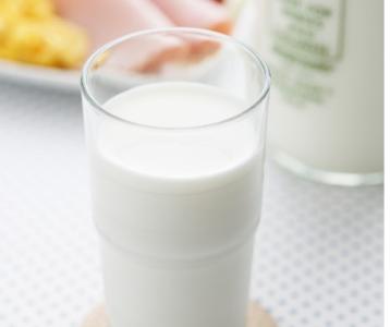 牛奶不宜与什么同食 牛奶不宜与何种水果同食