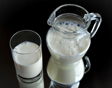 早上空腹喝牛奶 早上牛奶怎么喝吸收快(2)