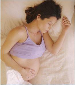 怀孕五个月的睡姿 怀孕不同时期睡姿有讲究