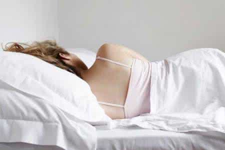 孕晚期最佳睡姿图 可以不失眠的几个最佳睡姿