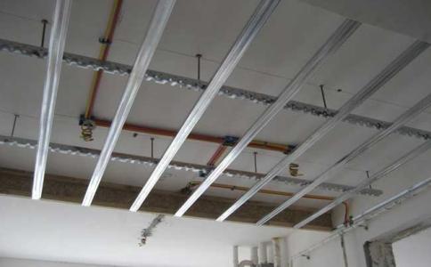 pvc扣板吊顶安装方法图 PVC塑料板吊顶安装施工工艺