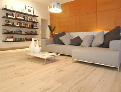 瓷砖上面铺复合木地板 装修铺木地板好还是瓷砖好?还是复合地板好?