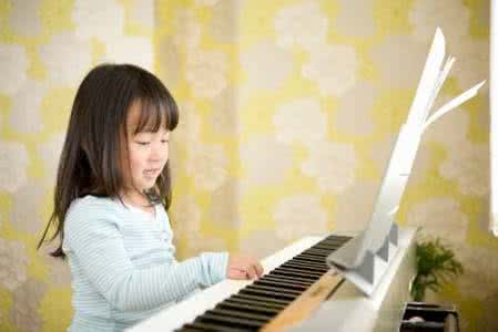 孩子学钢琴要不要考级 孩子学钢琴到底要不要考级
