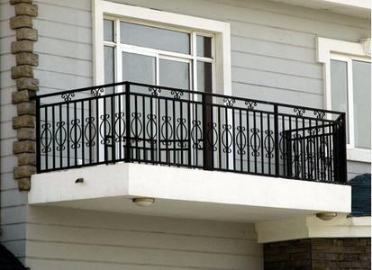 阳台护栏装修效果图 阳台护栏用什么好？装修阳台应该注意什么？