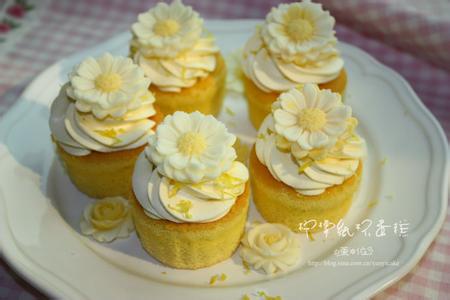 柠檬纸杯蛋糕的做法 柠檬纸杯蛋糕的做法图解_怎么做柠檬纸杯蛋糕