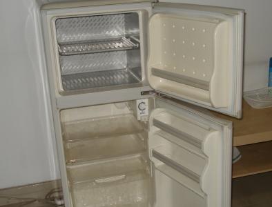 海尔冰箱冷藏室结冰 海尔冰箱冷藏室结冰怎么办?海尔冰箱如何维护
