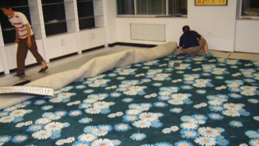 地毯铺设施工工艺 地毯要怎么铺设？详解地毯铺设那些事