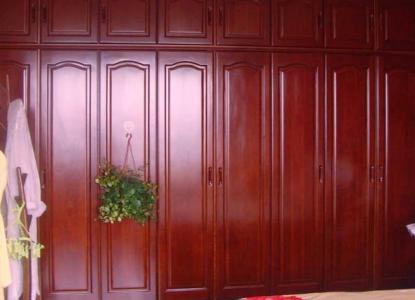 实木衣柜哪种木材好 实木衣柜门的宽度?实木衣柜哪种木材好?